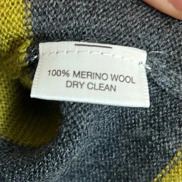 Lord & Taylor 100% Extra Fine Merino Drop Shoulder Sweater Size M - Picture 4 of 4
